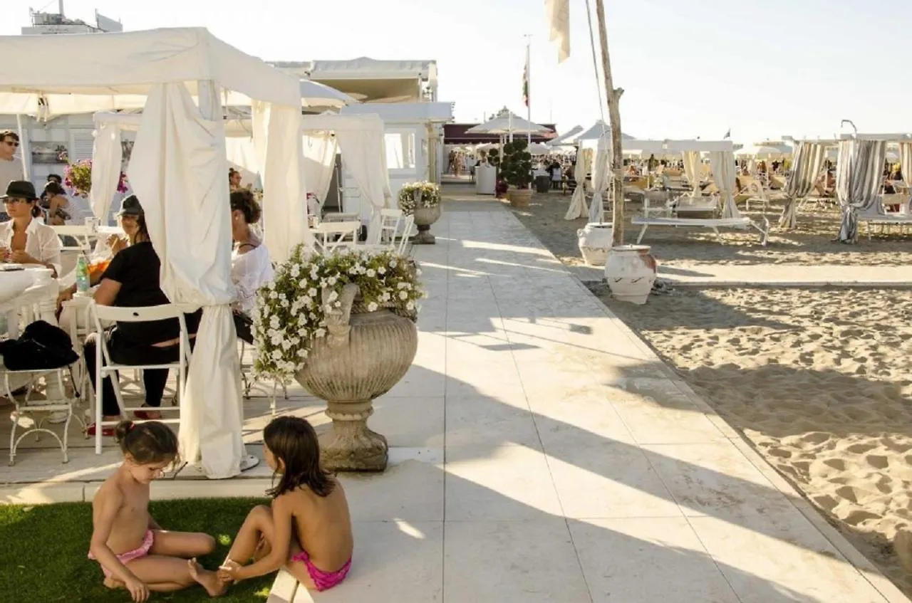 Riccione Beach Hotel - Enjoy Your Summer -Beach Village Incluso Italië